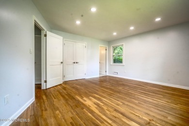 Move right in to this beautifully renovated 4-bedroom, 3 on Hollywood Golf Club in New Jersey - for sale on GolfHomes.com, golf home, golf lot