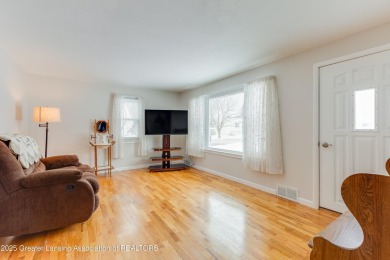 Step into this practical 3-bedroom, 2.5-bath home featuring on Oak Lane Golf Course, Inc. in Michigan - for sale on GolfHomes.com, golf home, golf lot