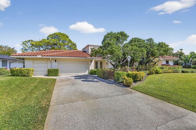 This lovely 3 bedroom, 3.5 bath home with den/office plus air on Hamlet Country Club in Florida - for sale on GolfHomes.com, golf home, golf lot