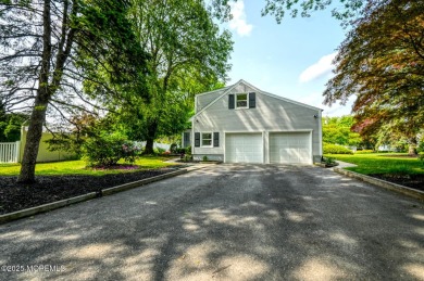 Move right in to this beautifully renovated 4-bedroom, 3 on Hollywood Golf Club in New Jersey - for sale on GolfHomes.com, golf home, golf lot