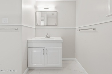 Move right in to this beautifully renovated 4-bedroom, 3 on Hollywood Golf Club in New Jersey - for sale on GolfHomes.com, golf home, golf lot