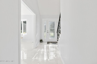 Move right in to this beautifully renovated 4-bedroom, 3 on Hollywood Golf Club in New Jersey - for sale on GolfHomes.com, golf home, golf lot