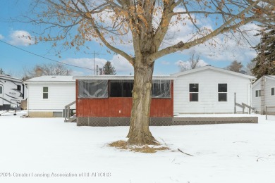 Step into this practical 3-bedroom, 2.5-bath home featuring on Oak Lane Golf Course, Inc. in Michigan - for sale on GolfHomes.com, golf home, golf lot