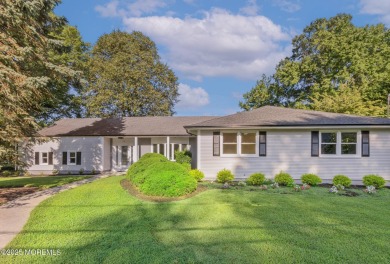 Move right in to this beautifully renovated 4-bedroom, 3 on Hollywood Golf Club in New Jersey - for sale on GolfHomes.com, golf home, golf lot