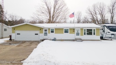 Step into this practical 3-bedroom, 2.5-bath home featuring on Oak Lane Golf Course, Inc. in Michigan - for sale on GolfHomes.com, golf home, golf lot