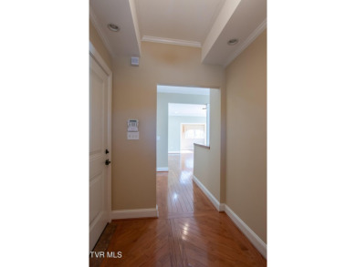 This luxury brick and stone townhome is located in Eagle Ridge on Virginian Golf Club in Virginia - for sale on GolfHomes.com, golf home, golf lot