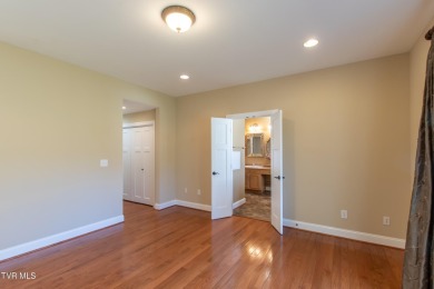 This luxury brick and stone townhome is located in Eagle Ridge on Virginian Golf Club in Virginia - for sale on GolfHomes.com, golf home, golf lot