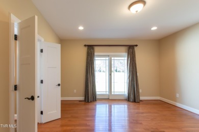 This luxury brick and stone townhome is located in Eagle Ridge on Virginian Golf Club in Virginia - for sale on GolfHomes.com, golf home, golf lot