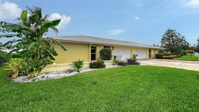 NEW PICTURES Welcome to Village Green! Here is the opportunity on Village Green Golf Club of Sarasota in Florida - for sale on GolfHomes.com, golf home, golf lot