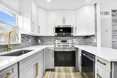 Like new 2 Br 2 full bath, condo with open kitchen featuring on Kings Point Golf - Executive in Florida - for sale on GolfHomes.com, golf home, golf lot