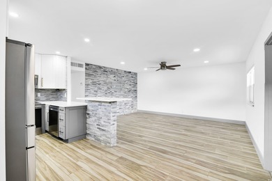 Like new 2 Br 2 full bath, condo with open kitchen featuring on Kings Point Golf - Executive in Florida - for sale on GolfHomes.com, golf home, golf lot