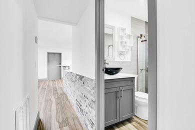 Like new 2 Br 2 full bath, condo with open kitchen featuring on Kings Point Golf - Executive in Florida - for sale on GolfHomes.com, golf home, golf lot