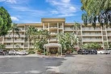 Spacious 3BR/2BA condo with 1,620 sq ft of bright, airy living on Oaks Country Club in Florida - for sale on GolfHomes.com, golf home, golf lot