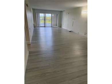 Spacious 3BR/2BA condo with 1,620 sq ft of bright, airy living on Oaks Country Club in Florida - for sale on GolfHomes.com, golf home, golf lot