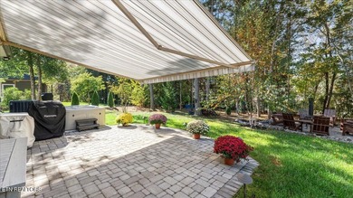 Welcome to 140 Utsesti Way! Discover contemporary elegance and on Toqua Golf Course - Loudon County in Tennessee - for sale on GolfHomes.com, golf home, golf lot