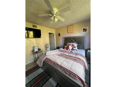 This beautifully  2-bedroom, 2-bathroom condo offers the perfect on Oaks Country Club in Florida - for sale on GolfHomes.com, golf home, golf lot
