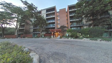 Beautifully Updated 1-Bedroom Condo with Private Patio in Four on River Bend Golf Club in Illinois - for sale on GolfHomes.com, golf home, golf lot