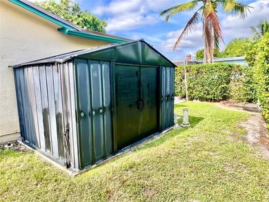 Well kept 3BR/2BA pool home in desirable west Sunrise community on Sunrise Lakes Phase III in Florida - for sale on GolfHomes.com, golf home, golf lot