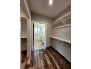 Extremely Low AC bills - $48 in June, $59 in July, set at 72 on Hilltop Lakes Resort Golf Club in Texas - for sale on GolfHomes.com, golf home, golf lot