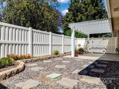 Freedom awaits! Come see this inviting single-level townhouse on Lakeview Golf Club in Idaho - for sale on GolfHomes.com, golf home, golf lot
