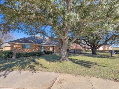 Beautiful 3 bedroom, 2.5 bath house on the 12th tee box at the on Waxahachie Country Club in Texas - for sale on GolfHomes.com, golf home, golf lot