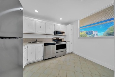 Beautifully maintained condo located in a desirable 55+ on Inverrary Country Club in Florida - for sale on GolfHomes.com, golf home, golf lot