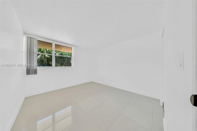 Beautifully maintained condo located in a desirable 55+ on Inverrary Country Club in Florida - for sale on GolfHomes.com, golf home, golf lot