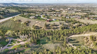 Listed by Lori Barnett & Michelle Carr, Engel & Volkers Black on Arrowhead Country Club in South Dakota - for sale on GolfHomes.com, golf home, golf lot