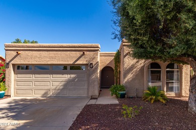 This charming FULLY FURNISHED 2-bedroom residence in Sun Lakes on Cottonwood Country Club in Arizona - for sale on GolfHomes.com, golf home, golf lot
