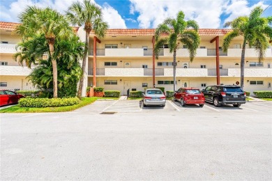Great 2/2 apartment in perfect condition, ready to move in on on Hollybrook Golf and Tennis Club  in Florida - for sale on GolfHomes.com, golf home, golf lot