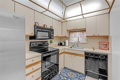 Great 2/2 apartment in perfect condition, ready to move in on on Hollybrook Golf and Tennis Club  in Florida - for sale on GolfHomes.com, golf home, golf lot