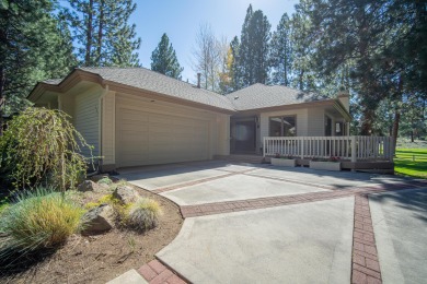 Beautiful single level 2 bedroom/2 bath home in gated Mountain on The Old Back Nine At Mountain High in Oregon - for sale on GolfHomes.com, golf home, golf lot