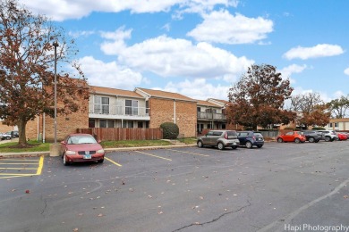 Fresh - Clean and Move-In Ready! Be sure to come view this - low on Hilldale Golf Club in Illinois - for sale on GolfHomes.com, golf home, golf lot