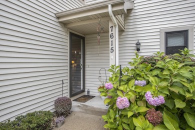 Welcome to this beautiful move-in ready one story condo in The on The Moors Golf Club in Michigan - for sale on GolfHomes.com, golf home, golf lot