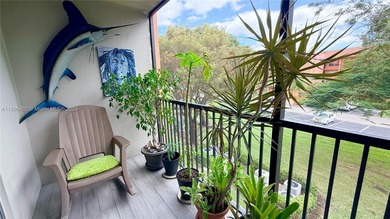 Be the owner of this beautifully updated 2-bedroom, 2-bathroom on Flamingo Lakes Country Club in Florida - for sale on GolfHomes.com, golf home, golf lot