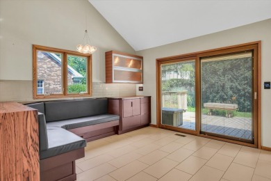 Discover this beautiful 3 bed, 2.5 bath home located in the on Lincolnshire Fields Country Club in Illinois - for sale on GolfHomes.com, golf home, golf lot