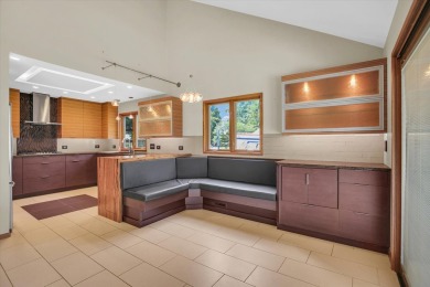 Discover this beautiful 3 bed, 2.5 bath home located in the on Lincolnshire Fields Country Club in Illinois - for sale on GolfHomes.com, golf home, golf lot