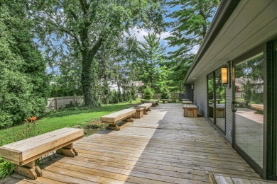 Discover this beautiful 3 bed, 2.5 bath home located in the on Lincolnshire Fields Country Club in Illinois - for sale on GolfHomes.com, golf home, golf lot