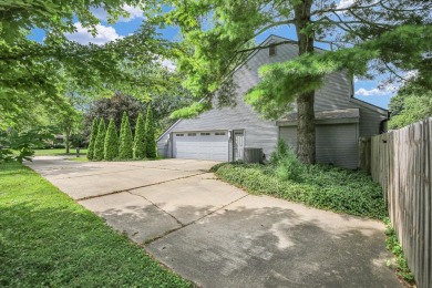 Discover this beautiful 3 bed, 2.5 bath home located in the on Lincolnshire Fields Country Club in Illinois - for sale on GolfHomes.com, golf home, golf lot