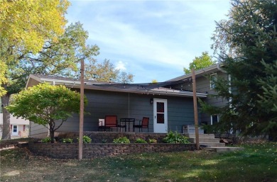 Super clean, immaculately maintained 3 bed, 2 bath split-level on Stones Throw Golf Course in Minnesota - for sale on GolfHomes.com, golf home, golf lot