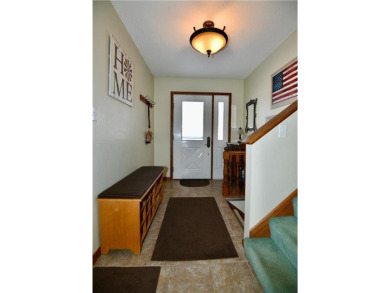 Super clean, immaculately maintained 3 bed, 2 bath split-level on Stones Throw Golf Course in Minnesota - for sale on GolfHomes.com, golf home, golf lot