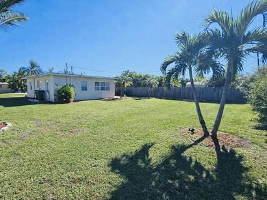 2/1 CBS NO HOA home in Port St. Lucie featuring a screened in on Club Med Sandpiper in Florida - for sale on GolfHomes.com, golf home, golf lot