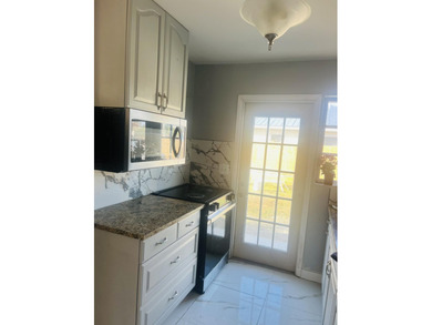 2/1 CBS NO HOA home in Port St. Lucie featuring a screened in on Club Med Sandpiper in Florida - for sale on GolfHomes.com, golf home, golf lot