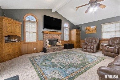 Discover the charm and convenience of this beautifully on Kaufman Park Golf Course in Illinois - for sale on GolfHomes.com, golf home, golf lot