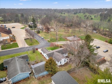 Discover the charm and convenience of this beautifully on Kaufman Park Golf Course in Illinois - for sale on GolfHomes.com, golf home, golf lot