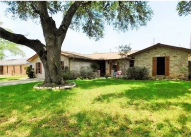 This beautiful 3 bedroom 2 bath home sits in the heart of Alice on Alice Municipal Golf Course in Texas - for sale on GolfHomes.com, golf home, golf lot