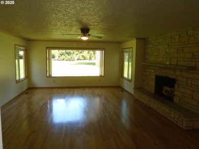 Mid-century modern ranch style home located on the 14th hole of on Club Green Meadows in Washington - for sale on GolfHomes.com, golf home, golf lot