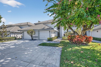 Lovely 2 bedroom, 2 bath residence with soaring vaulted ceilings on Indian Spring Golf and Country Club in Florida - for sale on GolfHomes.com, golf home, golf lot