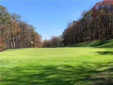 Stunning 3 bedroom condo in prime location!  Experience the on Hidden Valley Golf Club in Pennsylvania - for sale on GolfHomes.com, golf home, golf lot