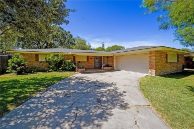 3-bedroom, 2-bathroom, 2-car garage home in Ocean Terrace with a on Oso Beach Municipal Golf Course in Texas - for sale on GolfHomes.com, golf home, golf lot